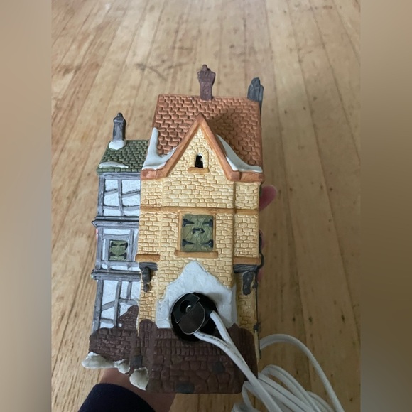 Department 56 lighted Ceramic Counting House - Picture 6 of 8